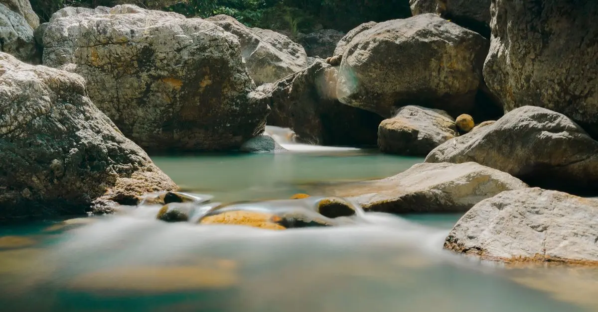 Les meilleures pratiques pour réussir une sortie de canyoning adaptée
