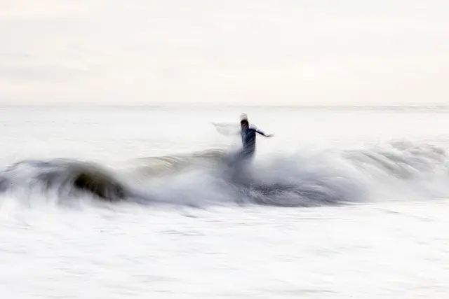 Comment choisir le bon équipement pour le surf adapté PMR