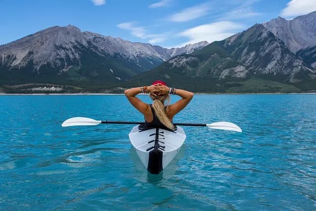Comment bien choisir son équipement pour le kayak adapté PMR