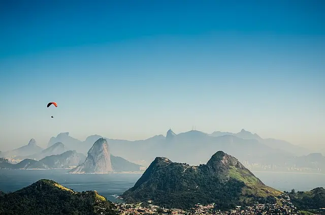 Les meilleures astuces pour pratiquer le parapente adapté PMR