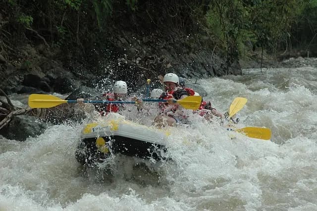 Comment choisir le meilleur matériel pour le rafting adapté PMR