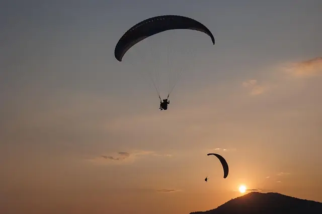 Comment s'initier au parapente adapté pour PMR : Guide complet