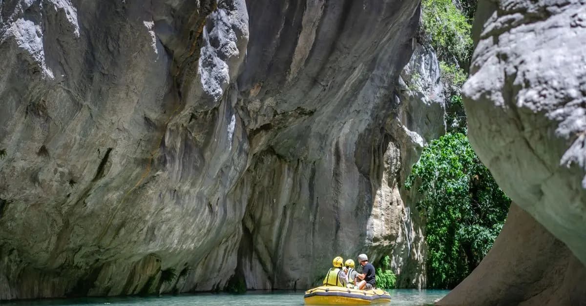 Les essentiels pour préparer une sortie de canyoning adaptée